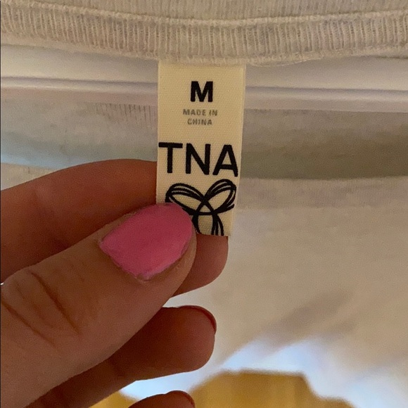 GENTLY USED TNA Light Crew Necks - Picture 3 of 5